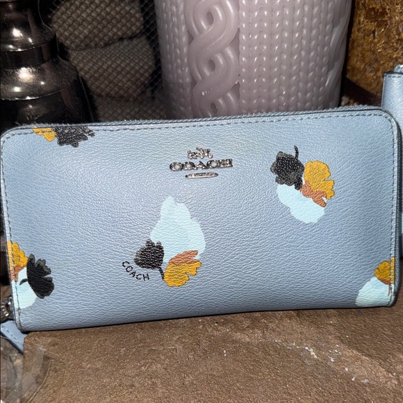 2 Coach Light Blue Floral Clutch and Wristlet Set - Picture 5 of 13